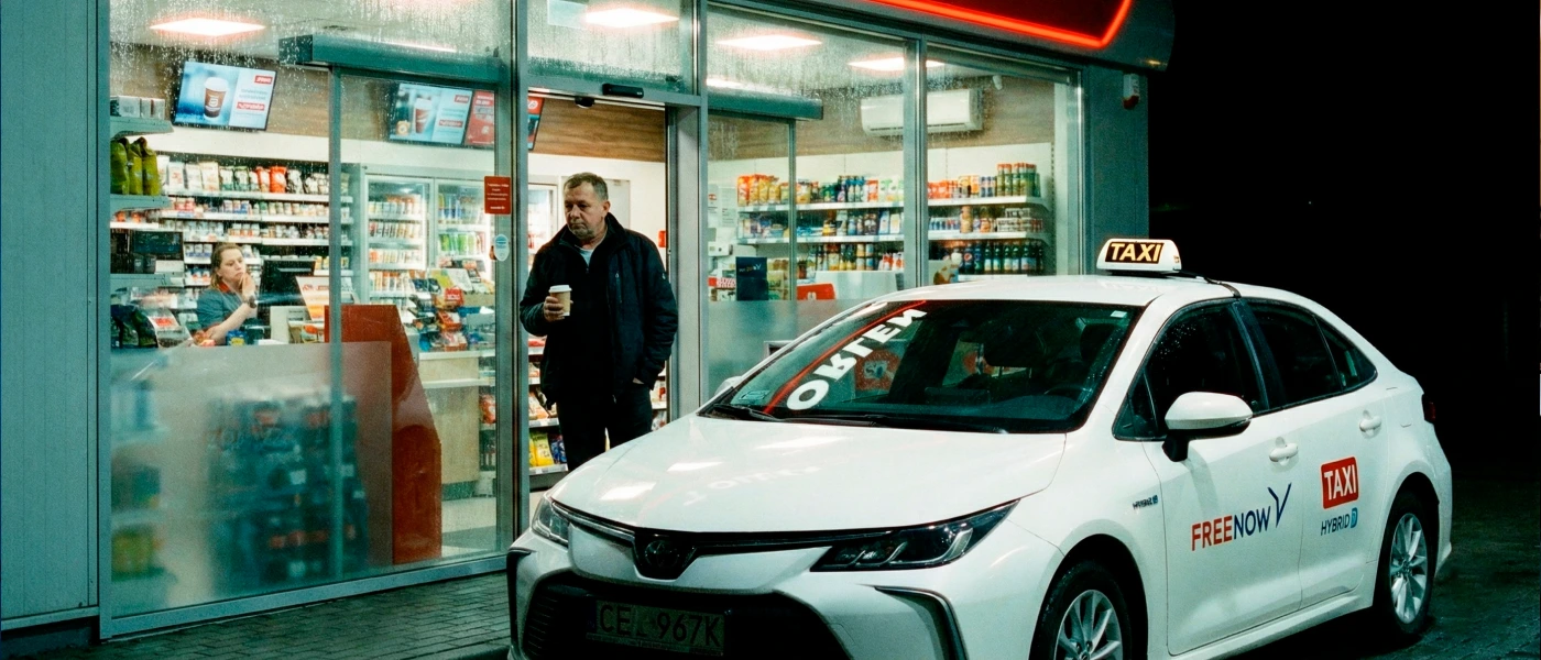 Praca w nocy jako kierowca taxi – czy warto jeździć nocną zmianą?