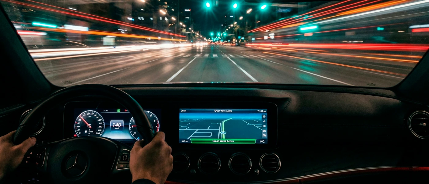 Praca w nocy jako kierowca taxi – czy warto jeździć nocną zmianą?